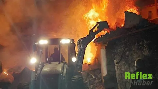 Sivas İ̇mranlı’da Müstakil Ev Yangında Kullanılamaz Hale Geldi