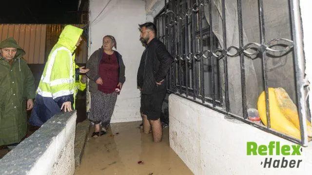 Mersin'de Sağanak Sonrası Cadde Ve Ev Girişleri Sular Altında Kaldı