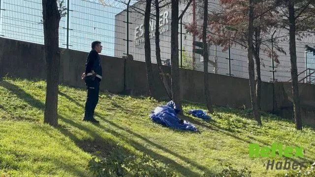 Esenler’de Çimenlik Alanda Ölü Bulunan Gencin Ölümü Araştırılıyor