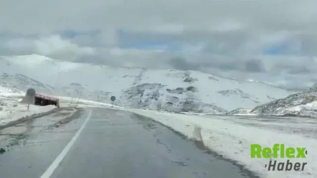Van'da Karabet Geçidi Sezonun İ̇lk Karıyla Beyaza Büründü