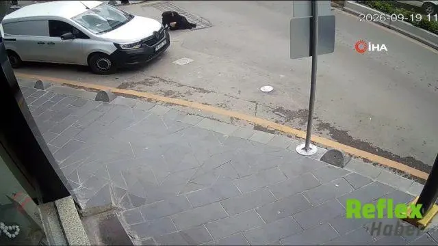 Karabük'te kontrolden çıkan otomobil yayaya çarptı: Kaza kamerada