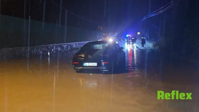 Şile’de Su Birikintisinde Kalan Otomobildeki 2 Kişi Kurtarıldı