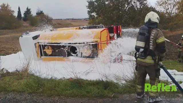 Silivri'de Yakıt Yüklü Tanker Şarampole Devrildi