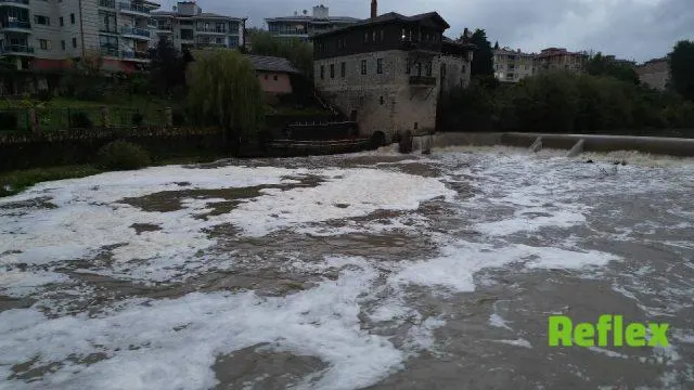 Bartın İrmağı Taştı, İ̇nkumu Sahili Atıklarla Kaplandı