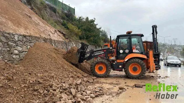 D-100’de Heyelan Ulaşımı Aksattı: İ̇stanbul Yönü Kontrollü Geçişte