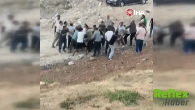 Gaziantep'te Hafif Ticari Araç Kalabalığın Üzerine Sürüldü