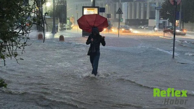 İ̇stanbul'daki Sağanakta Sarıyer Ve Fatih'te İ̇ki Can Kaybı