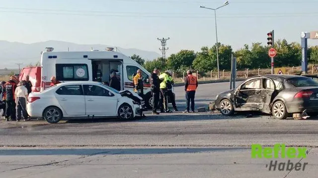 Akçadağ’da İ̇ki Otomobil Çarpıştı: 6 Yaralı