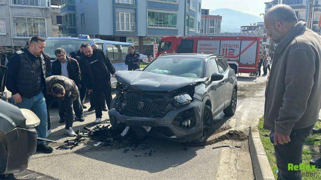 Samsun’da Kafa Kafaya Çarpışma 4 Kişi Yaralandı