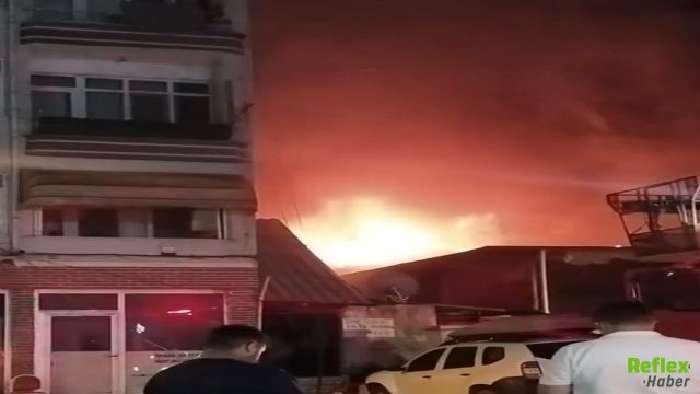 Samsun'da Alevler Yükseldi! Boya Deposundaki Yangın Sürüyor