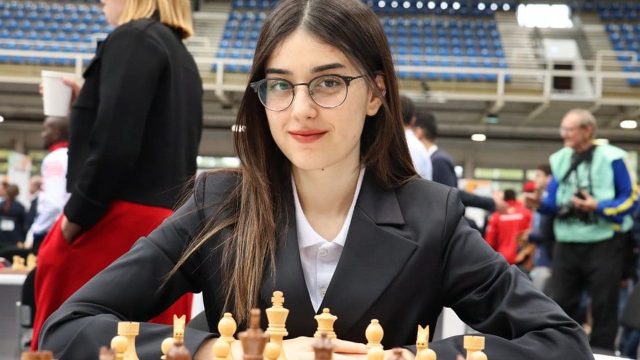 Satranç Federasyonu'nda kadın sporculara ayrımcılık mı uygulanıyor? Genç bir kadın sporcunun 'nazik isyanı' var