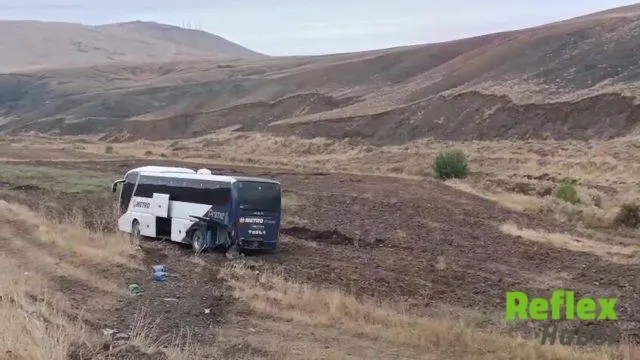 Sivas Kangal'da Yolcu Otobüsü Tarlada Durdu: 9 Yaralı