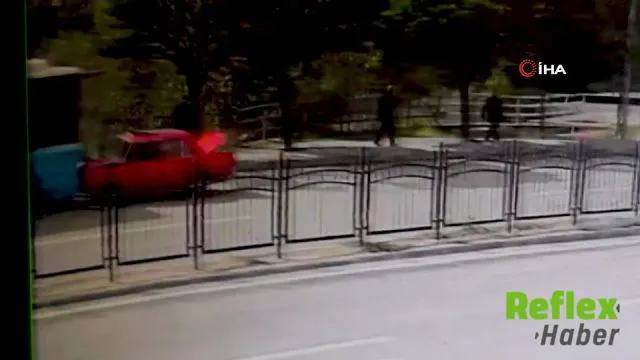 Gümüşhane'de Belediye Otobüsüne Çarpan Otomobilde İ̇ki Yaralı