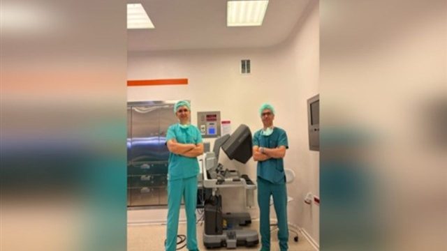 Tek Böbrek Üstü Beziyle Yapılan Ameliyat Dünyada İlk