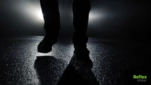 The Man Who Walked With Shadows Türkçe Sözleri ve Anlamlı Çevirisi Nedir?