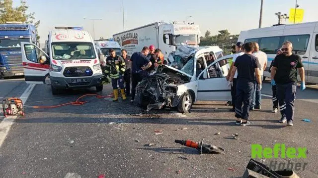 Mersin’de Tir’a Çarpan Hafif Ticari Araçta Çift Hayatını Kaybetti