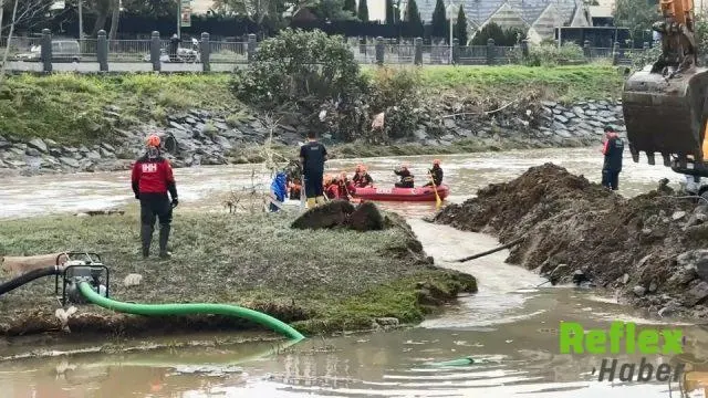 Kağıthane’deki Gölette Kayıplar İ̇çin Tahliye Çalışması