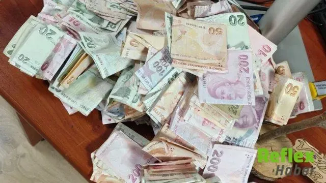 Tramvayda Para İ̇steyen Kadının Üzerinden 19 Bin 225 Lira Çıktı