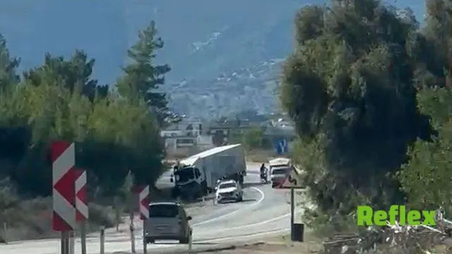 Kumluca'da Kamyon Ve Cip Çarpıştı: Çinli Turist Hayatını Kaybetti