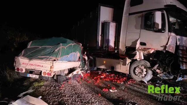 Bursa'da Tır İ̇le Kamyonet Çarpıştı: İ̇ki Kişi Ağır Yaralı