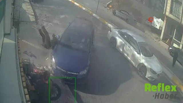 Esenyurt’ta Kontrolden Çıkan Otomobil Kuyumcuya Girdi