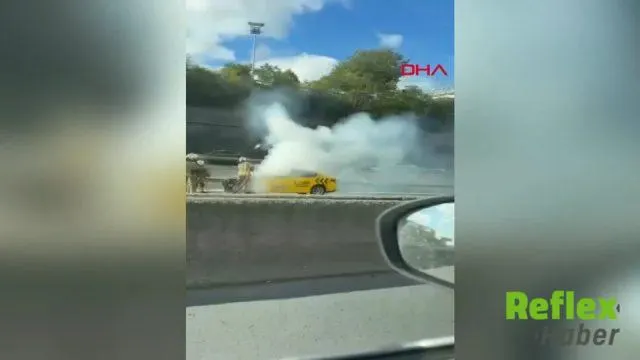 Bağcılar’da Seyir Halindeki Taksi Alev Aldı, Tem’de Trafik Yoğunlaştı