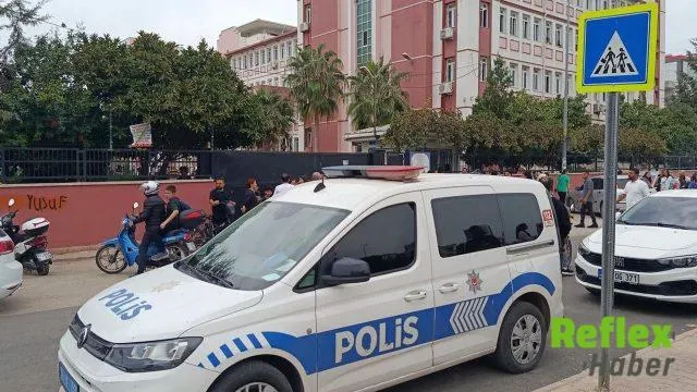 Seyhan’da Ortaokul Öğrencisi Sınıf Arkadaşını Bıçakla Yaraladı