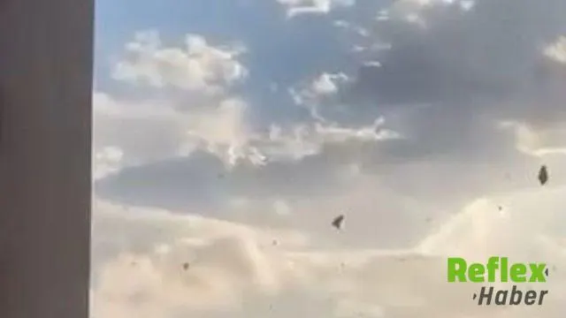 Adana’da Sağanak Ve Şiddetli Rüzgar Çatıları Söküp Hasara Yol Açtı