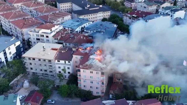 Darıca’da bina çatısı alevlere teslim oldu