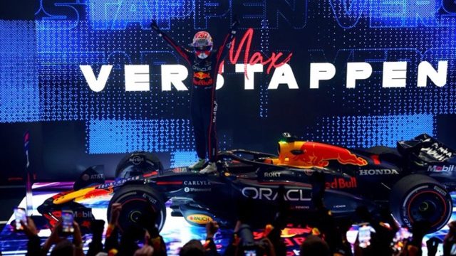 Verstappen, Katar Grand Prix'sinde zaferle ayrıldı