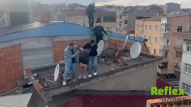 Esenler'de Çatıdan Kaçmaya Çalışan Aranan Şüpheli Yakalandı