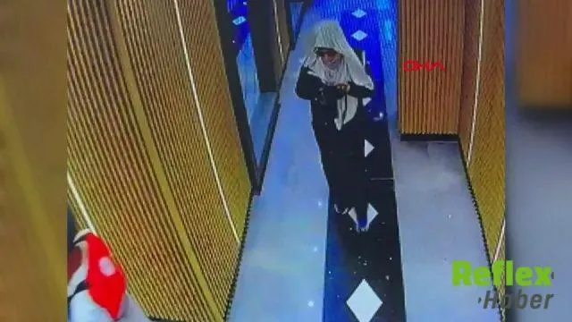 Avcılar’da levye ile daireye girmeye çalışan 3 şüpheli kamerada