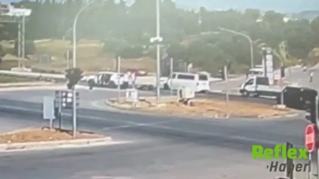 Manavgat’ta Motosiklet Otomobile Çarptı: İ̇ki Yaralı