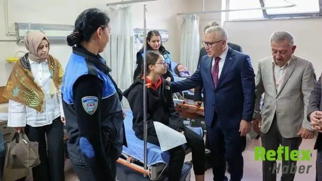 Sivas’ta Öğrenci Servisi Polis Aracıyla Çarpıştı! 16 Kişi Yaralandı