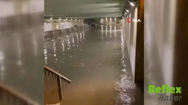 İ̇stanbul’da Sağanak Tuzla Ve Pendik’te Yolları Suya Gömdü