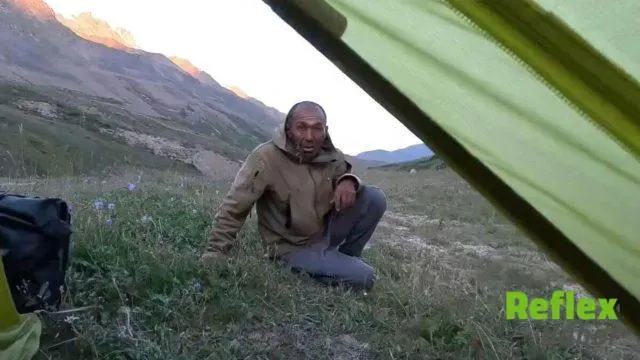 İssız Alanda Kamp Yapan Kadınlar, Yaklaşan Şahsı Bağırarak Uzaklaştırdı