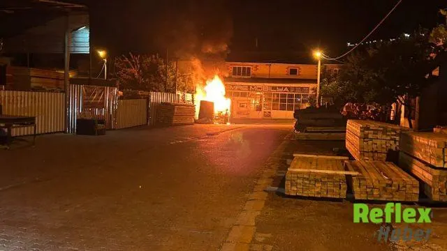 Nevşehir’de park halindeki minibüs yangında kullanılamaz hale geldi