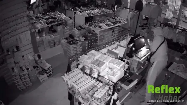 Sivas'ta Zara'da Kapıları Kapatıp Çıkan Hırsızlar 5 İ̇ş Yerine Girdi