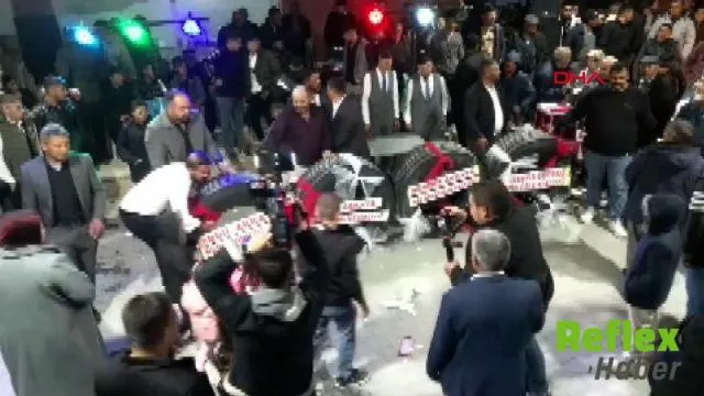 Afyonkarahisar'da Nakliyeci Damada Düğünde 4 Kamyon Lastiği Hediyesi