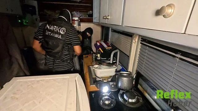 Şişli'de Karavan Altındaki Depolardan 213 Kilogram Sentetik Uyuşturucu Çıktı