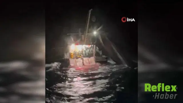 Bozcaada Açıklarında Sürüklenen Balıkçı Teknesi Kurtarıldı