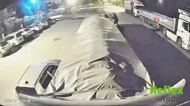 Aksaray’da Şeker Yüklü Tırın Brandasını Kesip Çaldılar