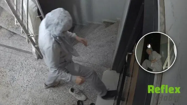 Serbest Kalan Kadın Komşusunun Yenilenen Kapısına Tekrar Zarar Verdi