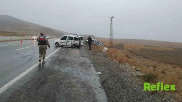 Güzeldere Tüneli'nde Üç Araç Çarpıştı: 12 Yaralı