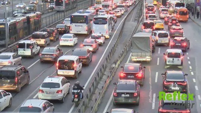 İ̇stanbul'da Akşam Trafiği Yüzde 72'yi Buldu
