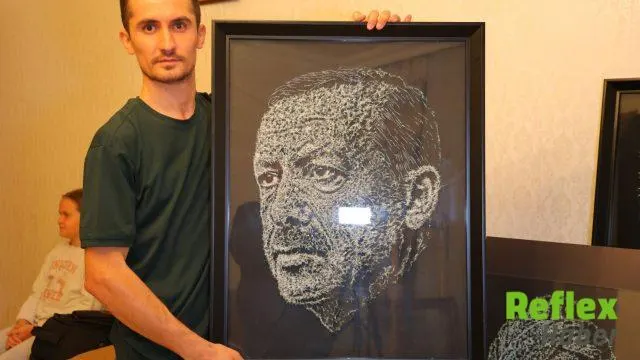 Kahramanmaraş'ta Çekiç Darbeleriyle Camda Portreler