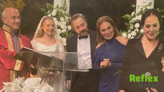 Türkan Şoray Yeğeni Ahmet Kaan Gezer’in Nikahında Ailesiyle Buluştu