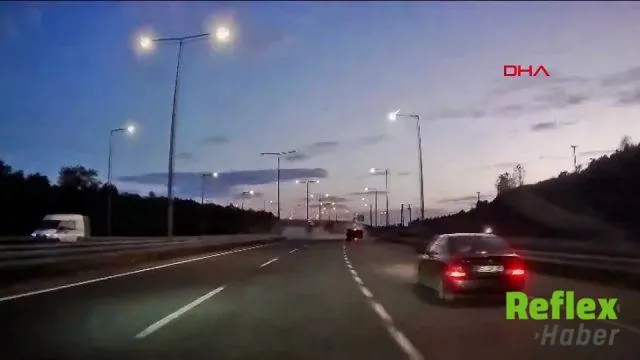 Sakarya’da Virajda Devrilen Kamyonetin Sürücüsü Kurtarılamadı