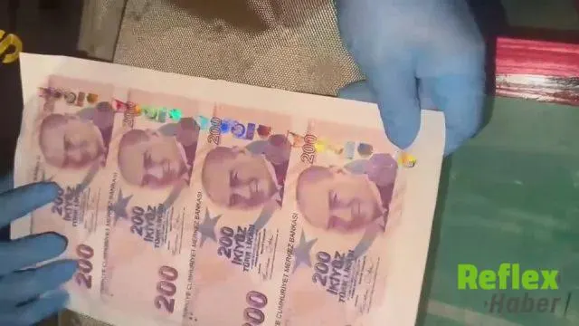 Fatih'te Sahte Döviz Üretimine Operasyon: Yüklü Miktarda Para Ele Geçirildi