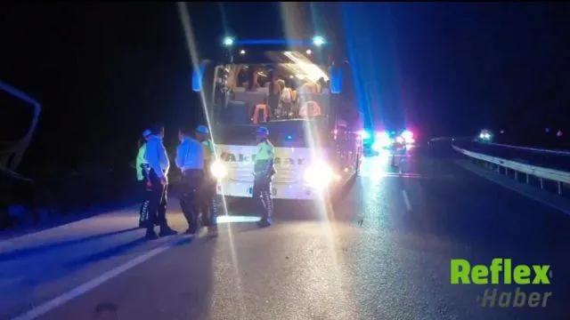 Manisa'da yolcu otobüsü şarampole devrildi: 17 kişi yaralandı